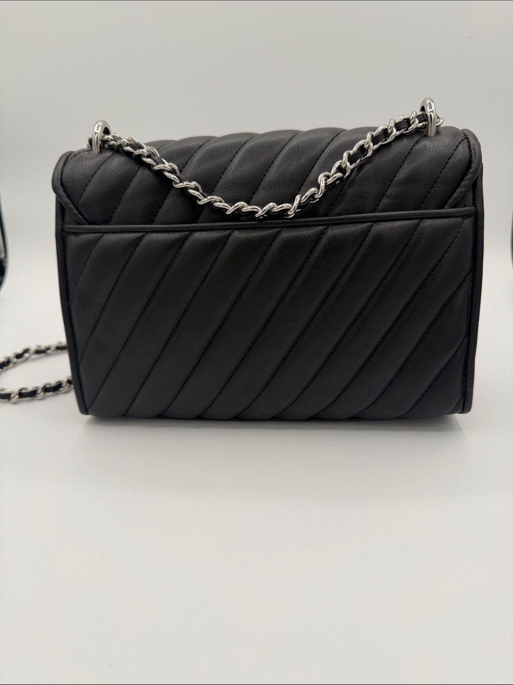 Michael Kors Black Quilted Crossbody Bag with Chain strap - Picture 4 of 11
